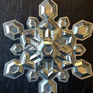 Gorham Sterling Christmas snowflake ornament 2001 edition